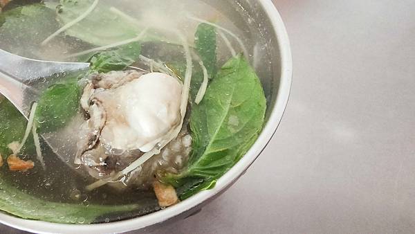 【台北美食】王功鮮蚵之家-超便宜小吃店!高麗菜飯只要20元就能吃到 【台北美食】王功鮮蚵之家-超便宜小吃店!高麗菜飯只要20元就能吃到