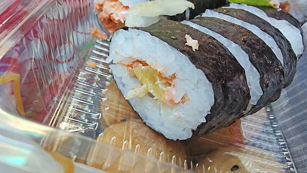 【鶯歌美食】阿婆壽司-評價破萬則！超過４０年老字號的爆人氣排隊美食