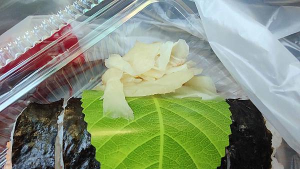 【鶯歌美食】阿婆壽司-評價破萬則！超過４０年老字號的爆人氣排隊美食