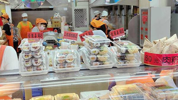 【鶯歌美食】阿婆壽司-評價破萬則！超過４０年老字號的爆人氣排隊美食