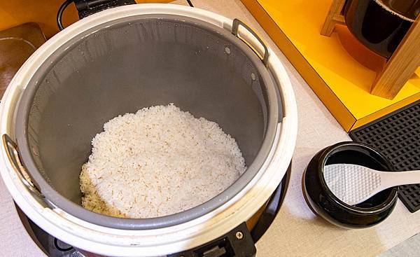 【新莊美食】饞饞燒肉-只要98元起就能吃到美味的火鍋，加29元變火烤二吃