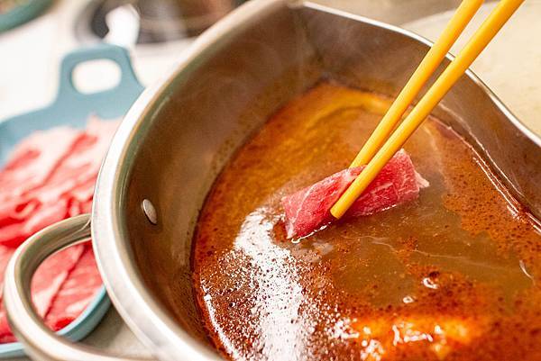 【新莊美食】饞饞燒肉-只要98元起就能吃到美味的火鍋，加29元變火烤二吃