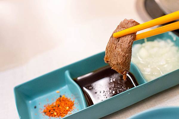 【新莊美食】饞饞燒肉-只要98元起就能吃到美味的火鍋，加29元變火烤二吃