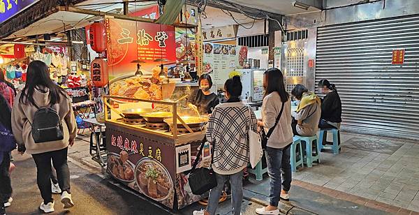 【台北美食】三拾堂紅燒臭豆腐-網路評價4.6顆星!爆推的饒河夜市美食小吃 【台北美食】三拾堂紅燒臭豆腐-網路評價4.6顆星!爆推的饒河夜市美食小吃