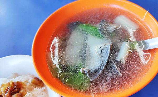 【台北美食】岡山肉燥飯-人潮幾乎沒有停過的超便宜又美味的小吃店