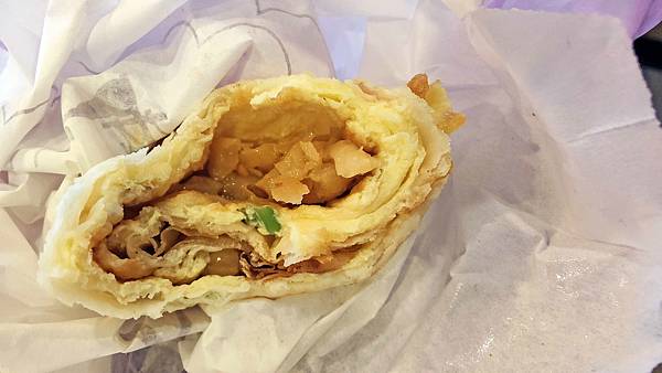 【台北美食】南機場無名蛋餅-排隊人潮幾乎不中斷!網路評價4.5顆星的路邊攤蛋餅店