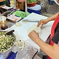 【台北美食】南機場無名蛋餅-排隊人潮幾乎不中斷！網路評價4.5顆星的路邊攤蛋餅店