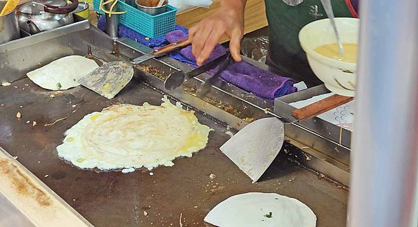 【台北美食】南機場無名蛋餅-排隊人潮幾乎不中斷!網路評價4.5顆星的路邊攤蛋餅店 【台北美食】南機場無名蛋餅-排隊人潮幾乎不中斷!網路評價4.5顆星的路邊攤蛋餅店