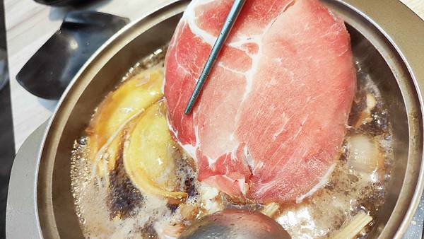 【板橋美食】酷吉火鍋吃到飽-不分平假日時段火鍋吃到飽只要330元,不收服務費,CP值爆高的火鍋吃到飽店 【板橋美食】酷吉火鍋吃到飽-不分平假日時段火鍋吃到飽只要330元,不收服務費,CP值爆高的火鍋吃到飽店