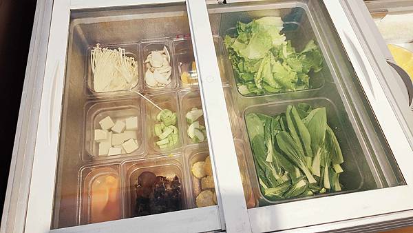 【板橋美食】酷吉火鍋吃到飽-不分平假日時段火鍋吃到飽只要330元,不收服務費,CP值爆高的火鍋吃到飽店