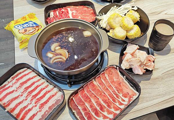 【板橋美食】酷吉火鍋吃到飽-不分平假日時段火鍋吃到飽只要330元,不收服務費,CP值爆高的火鍋吃到飽店 【板橋美食】酷吉火鍋吃到飽-不分平假日時段火鍋吃到飽只要330元,不收服務費,CP值爆高的火鍋吃到飽店