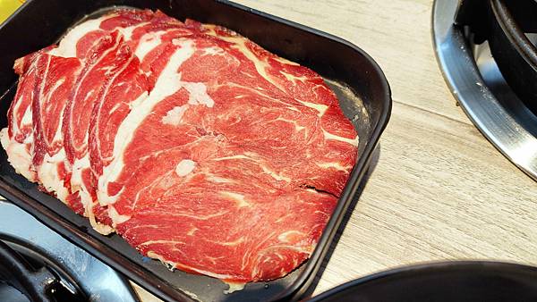 【板橋美食】酷吉火鍋吃到飽-不分平假日時段火鍋吃到飽只要330元,不收服務費,CP值爆高的火鍋吃到飽店