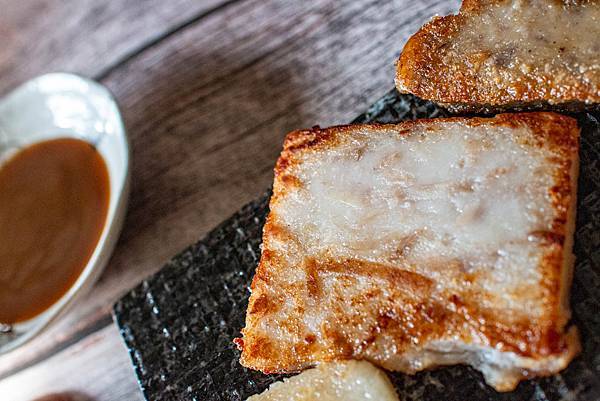 【宅配美食】曾家莊食品廠蘿蔔糕專賣店-傳承三代！超過６０年的老字號！過年必定大爆單的蘿蔔糕美食