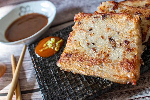 【宅配美食】曾家莊食品廠蘿蔔糕專賣店-傳承三代！超過６０年的老字號！過年必定大爆單的蘿蔔糕美食