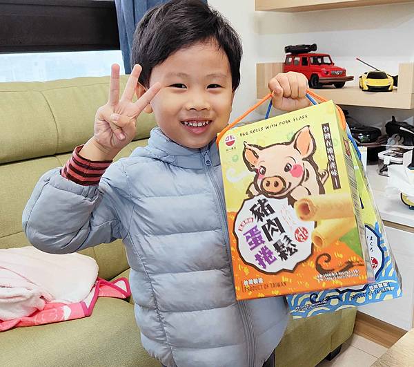 【年節禮盒必買伴手禮】味一食品豬肉鬆蛋捲與鮪魚鬆蛋捲-肉鬆界LV之稱的團購美食、小午茶小點