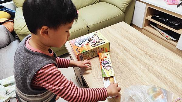 【年節禮盒必買伴手禮】味一食品豬肉鬆蛋捲與鮪魚鬆蛋捲-肉鬆界LV之稱的團購美食、小午茶小點