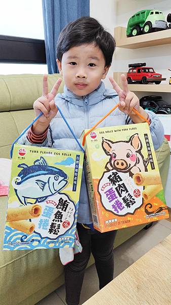 【年節禮盒必買伴手禮】味一食品豬肉鬆蛋捲與鮪魚鬆蛋捲-肉鬆界LV之稱的團購美食、小午茶小點