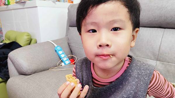 【年節禮盒必買伴手禮】味一食品豬肉鬆蛋捲與鮪魚鬆蛋捲-肉鬆界LV之稱的團購美食、小午茶小點