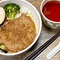 【板橋美食】三年46班-每天只開三小時隱藏在市場裡的爆厚東坡肉便當店