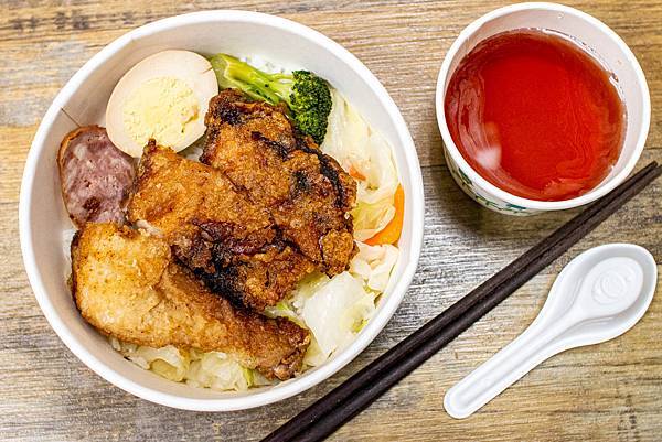 【板橋美食】三年46班-每天只開三小時隱藏在市場裡的爆厚東坡肉便當店