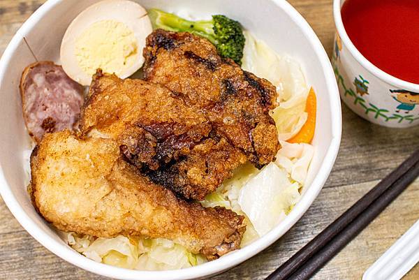 【板橋美食】三年46班-每天只開三小時隱藏在市場裡的爆厚東坡肉便當店