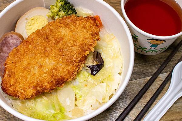 【板橋美食】三年46班-每天只開三小時隱藏在市場裡的爆厚東坡肉便當店