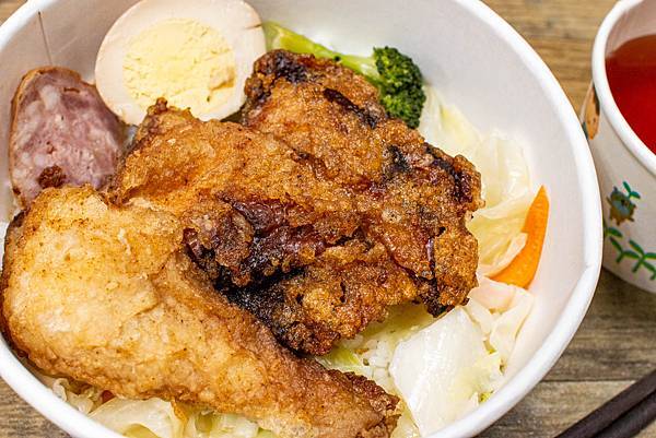 【板橋美食】三年46班-每天只開三小時隱藏在市場裡的爆厚東坡肉便當店