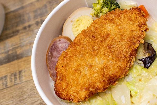 【板橋美食】三年46班-每天只開三小時隱藏在市場裡的爆厚東坡肉便當店