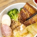 【板橋美食】三年46班-每天只開三小時隱藏在市場裡的爆厚東坡肉便當店