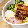 【板橋美食】三年46班-每天只開三小時隱藏在市場裡的爆厚東坡肉便當店