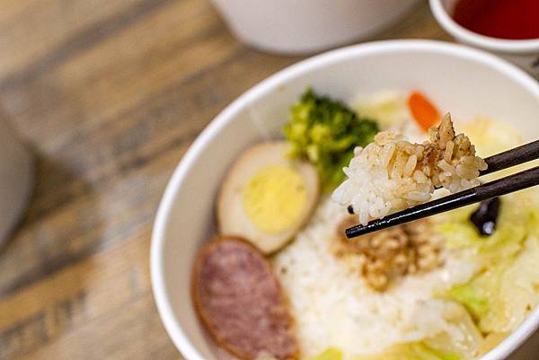 【板橋美食】三年46班-每天只開三小時隱藏在市場裡的爆厚東坡肉便當店