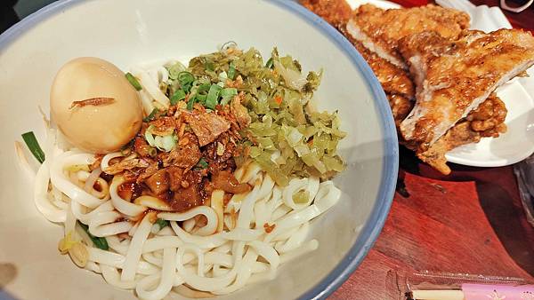 【鶯歌美食】厚道飲食店-鶯歌老街上排隊人潮最誇張的爆人氣排骨飯店 【鶯歌美食】厚道飲食店-鶯歌老街上排隊人潮最誇張的爆人氣排骨飯店