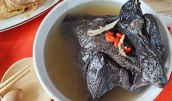 【宅配年菜】鮮綠生活失傳一甲子古典重現年菜8件組-不用2000元就能吃到美味的8人份8道年菜，CP值爆高!