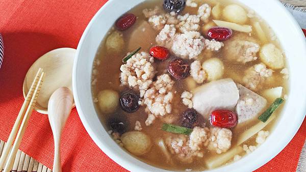 【宅配年菜】鮮綠生活失傳一甲子古典重現年菜8件組-不用2000元就能吃到美味的8人份8道年菜，CP值爆高!