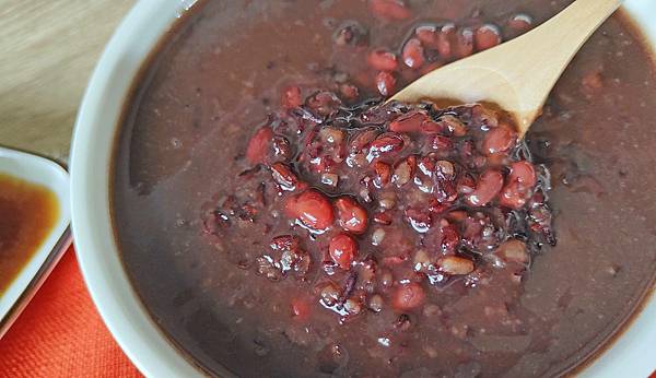 【宅配年菜】鮮綠生活失傳一甲子古典重現年菜8件組-不用2000元就能吃到美味的8人份8道年菜，CP值爆高!