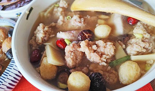 【宅配年菜】鮮綠生活失傳一甲子古典重現年菜8件組-不用2000元就能吃到美味的8人份8道年菜，CP值爆高!