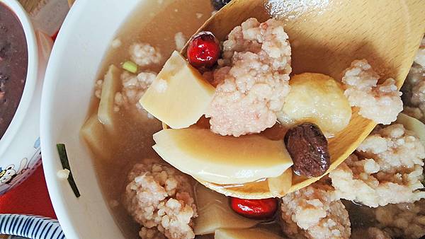 【宅配年菜】鮮綠生活失傳一甲子古典重現年菜8件組-不用2000元就能吃到美味的8人份8道年菜，CP值爆高!