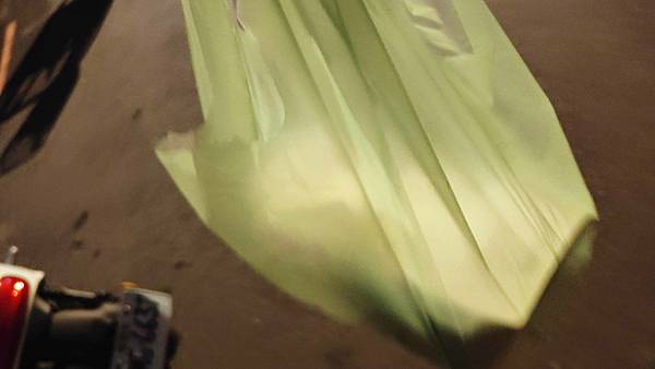 【板橋美食】豆干爸ㄟ臭豆腐%26;豆干媽ㄟ台泡菜-人潮幾乎不中斷,需等半小時以上才能吃到的餐車美食 【板橋美食】豆干爸ㄟ臭豆腐%26;豆干媽ㄟ台泡菜-人潮幾乎不中斷,需等半小時以上才能吃到的餐車美食