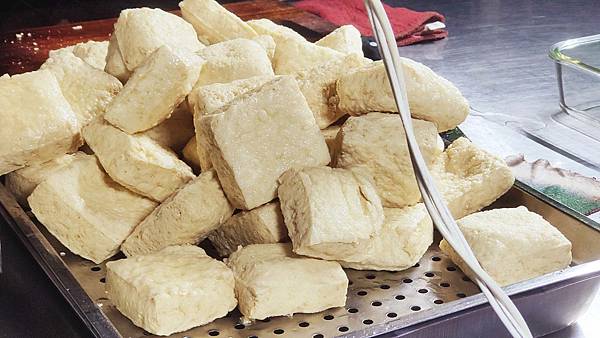 【板橋美食】豆干爸ㄟ臭豆腐%26;豆干媽ㄟ台泡菜-人潮幾乎不中斷,需等半小時以上才能吃到的餐車美食 【板橋美食】豆干爸ㄟ臭豆腐%26;豆干媽ㄟ台泡菜-人潮幾乎不中斷,需等半小時以上才能吃到的餐車美食