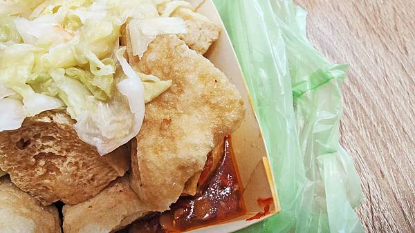【板橋美食】豆干爸ㄟ臭豆腐%26;豆干媽ㄟ台泡菜-人潮幾乎不中斷,需等半小時以上才能吃到的餐車美食