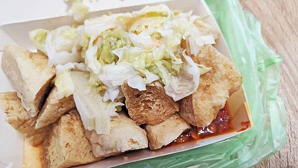 【板橋美食】豆干爸ㄟ臭豆腐%26;豆干媽ㄟ台泡菜-人潮幾乎不中斷,需等半小時以上才能吃到的餐車美食 【板橋美食】豆干爸ㄟ臭豆腐%26;豆干媽ㄟ台泡菜-人潮幾乎不中斷,需等半小時以上才能吃到的餐車美食