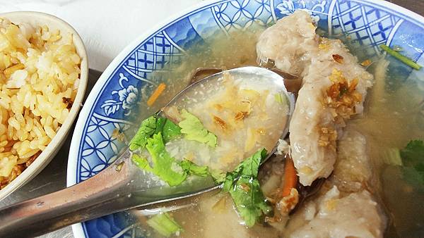 【台北美食】中央市場滷肉飯-沒有店名沒有招牌，隱藏在市場裡的無名美食