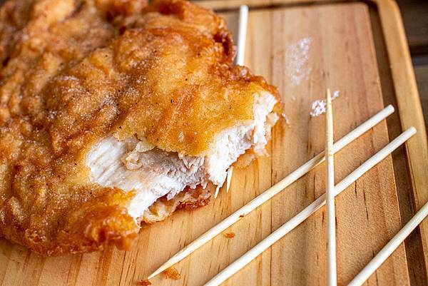 【三重美食】轉雞炸物專賣店-大塊又厚又多汁的美味雞排