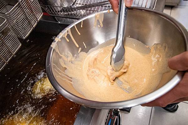 【三重美食】轉雞炸物專賣店-大塊又厚又多汁的美味雞排