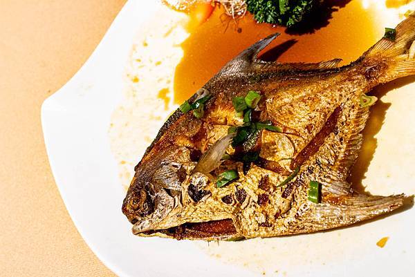 【台中美食】朝暮良辰婚宴會館-不到1000元+10%就能吃到鮑魚、龍蝦、魚翅的高CP值商業套餐