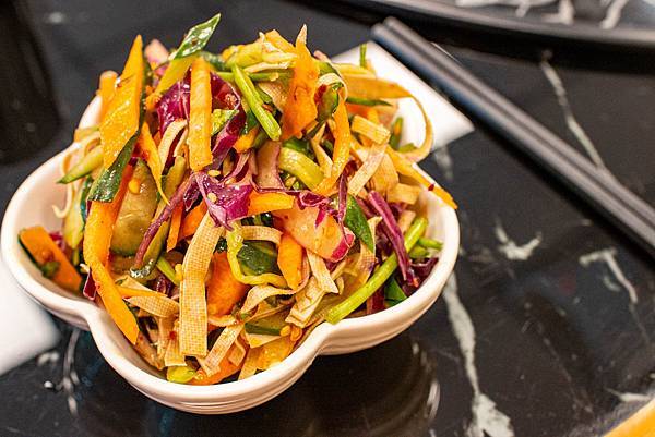 【高雄美食】小媳婦鐵鍋燉-全台第一家！東北特色鐵鍋燉美食