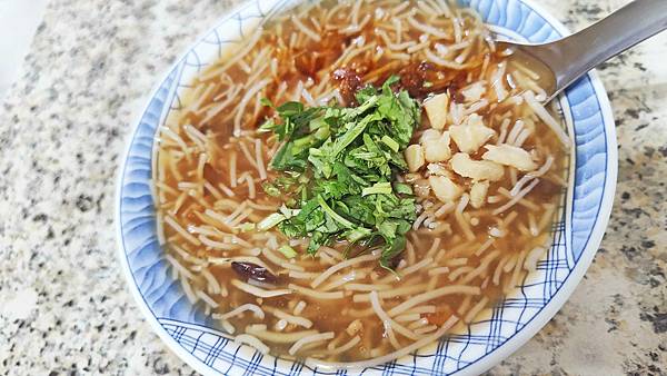 【宜蘭美食】正宗玉芬米粉羹-只賣二樣東西，就能賣超過二十年的老店