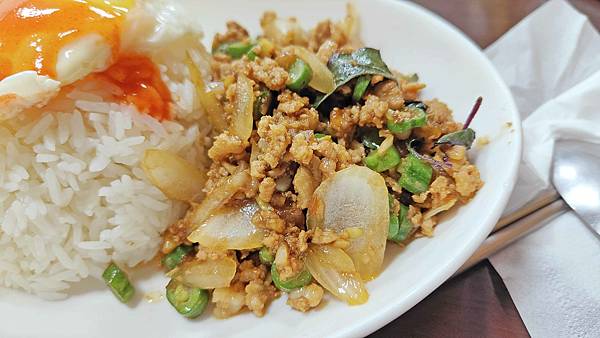 【板橋美食】泰樂泰國料理-不到100元就能吃到好吃又美味的泰式料理