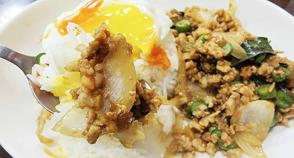 【板橋美食】泰樂泰國料理-不到100元就能吃到好吃又美味的泰式料理