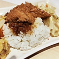 【板橋美食】QQ嫂-20元魯肉飯20元貢丸湯，絕無僅有的銅板美食小吃店